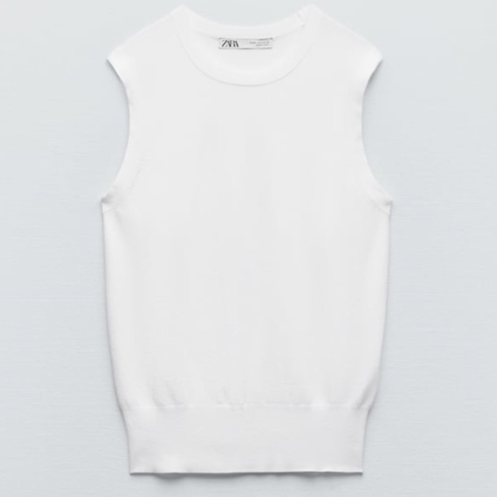 Sleeveless knit top